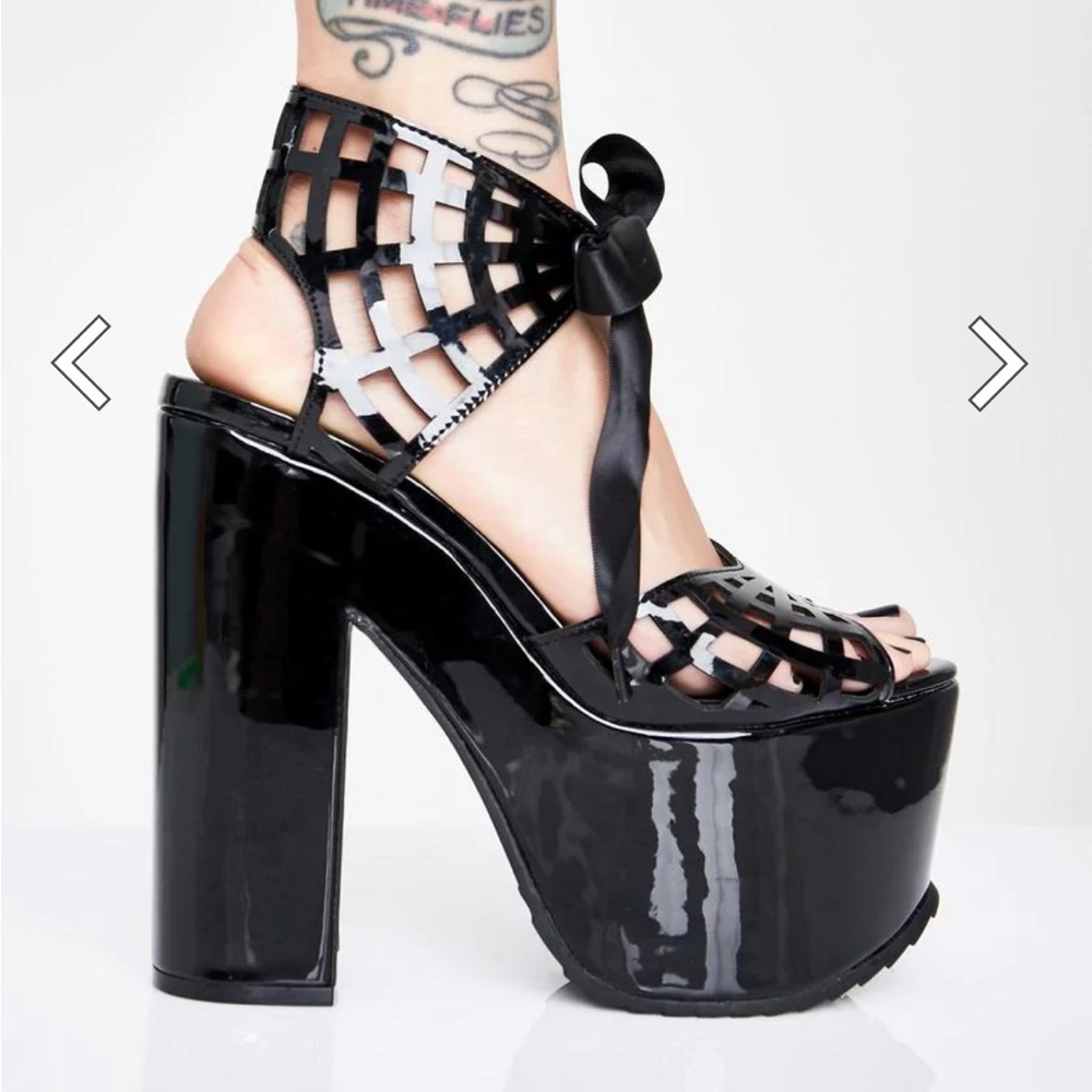 Wicked Web Platform Heels BNWOB sz 6